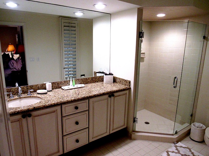 Guest King Room Bath